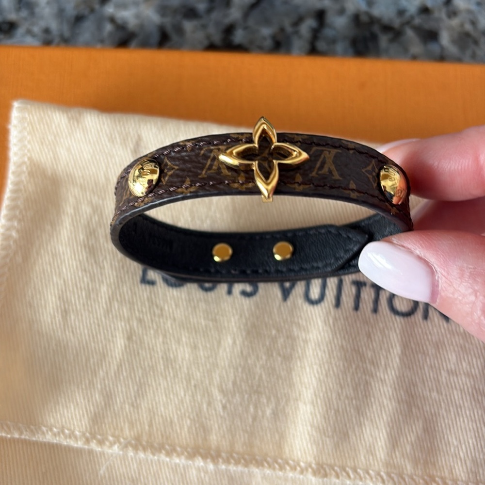 Authentic Louis Vuitton Blooming monogram bracelet size 17 (adjustable)